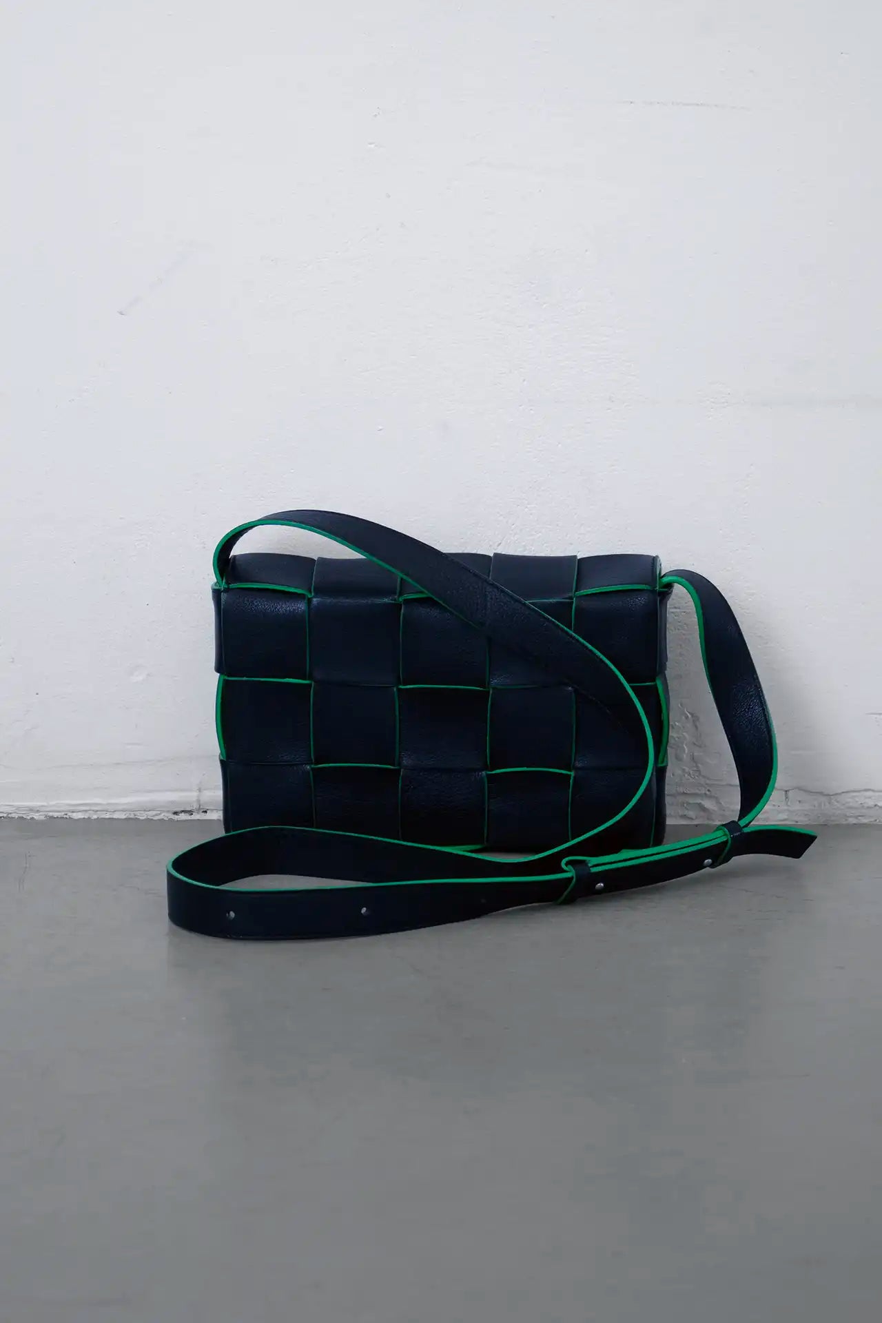 Bottega Veneta Cassette Bag- black/parakeet