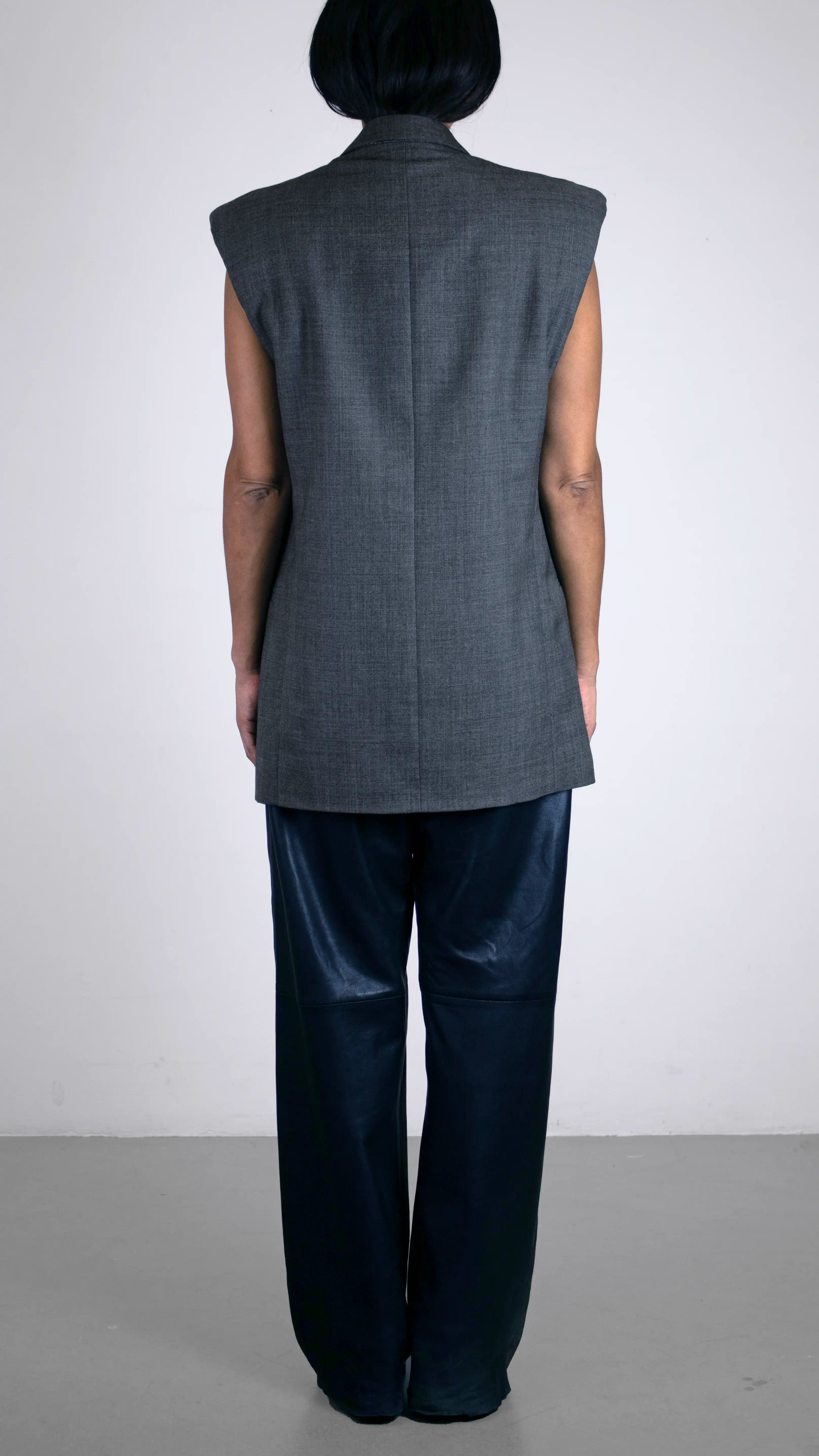 Vest Sharp Shoulder - dark grey